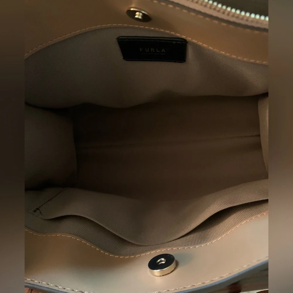 Furla NWOT $458.00 MSRP Small Afrodite Convertible Tote Bag - Picture 6 of 13